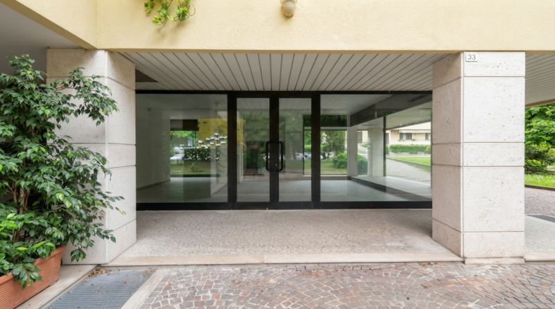 (Per INFO Mattias 3494222146) Se stai cercando un locale commerciale in una posizione strategica,...