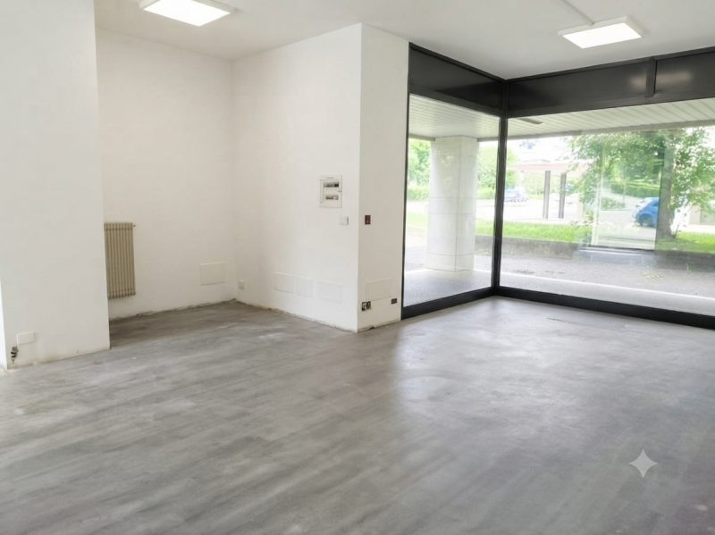 (Per INFO Mattias 3494222146) Se stai cercando un locale commerciale in una posizione strategica,...