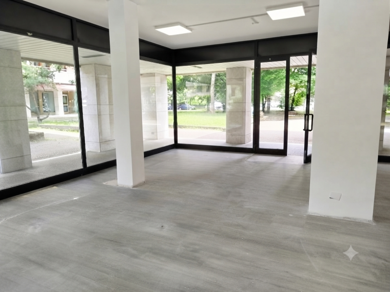 (Per INFO Mattias 3494222146) Se stai cercando un locale commerciale in una posizione strategica,...