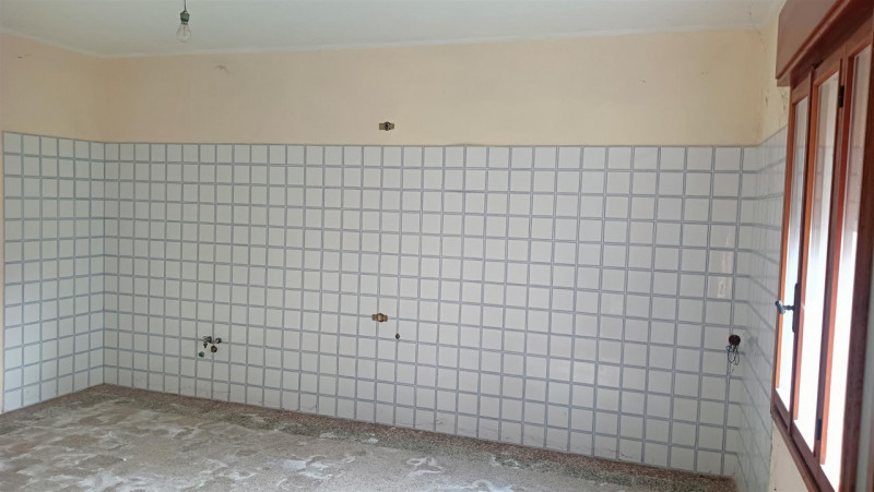 Splendida opportunità di investimento a Cittadella! In vendita un rustico abitativo di 140 mq, da...