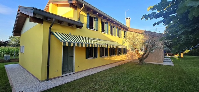 SAN GIORGIO DELLE PERTICHE   vendesi stupenda casa singola con giardino di 1000 mq caratterizzata...