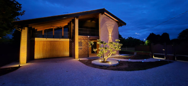 SAN GIORGIO DELLE PERTICHE   vendesi stupenda casa singola con giardino di 1000 mq caratterizzata...