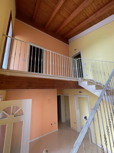 SAN GIORGIO DELLE PERTICHE   vendesi stupenda casa singola con giardino di 1000 mq caratterizzata...