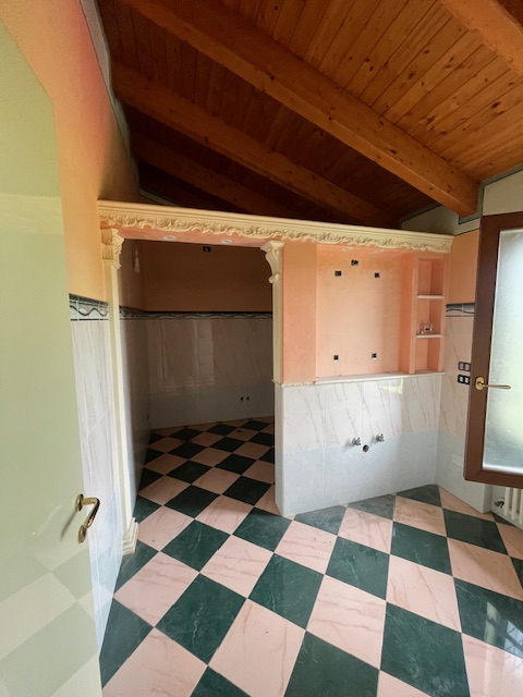 SAN GIORGIO DELLE PERTICHE   vendesi stupenda casa singola con giardino di 1000 mq caratterizzata...