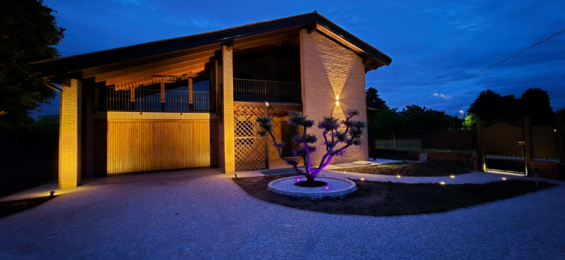 SAN GIORGIO DELLE PERTICHE   vendesi stupenda casa singola con giardino di 1000 mq caratterizzata...