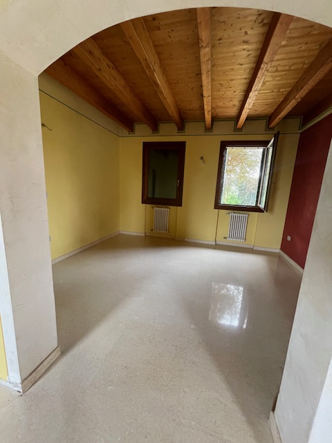 SAN GIORGIO DELLE PERTICHE   vendesi stupenda casa singola con giardino di 1000 mq caratterizzata...