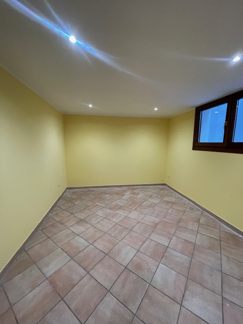 SAN GIORGIO DELLE PERTICHE   vendesi stupenda casa singola con giardino di 1000 mq caratterizzata...