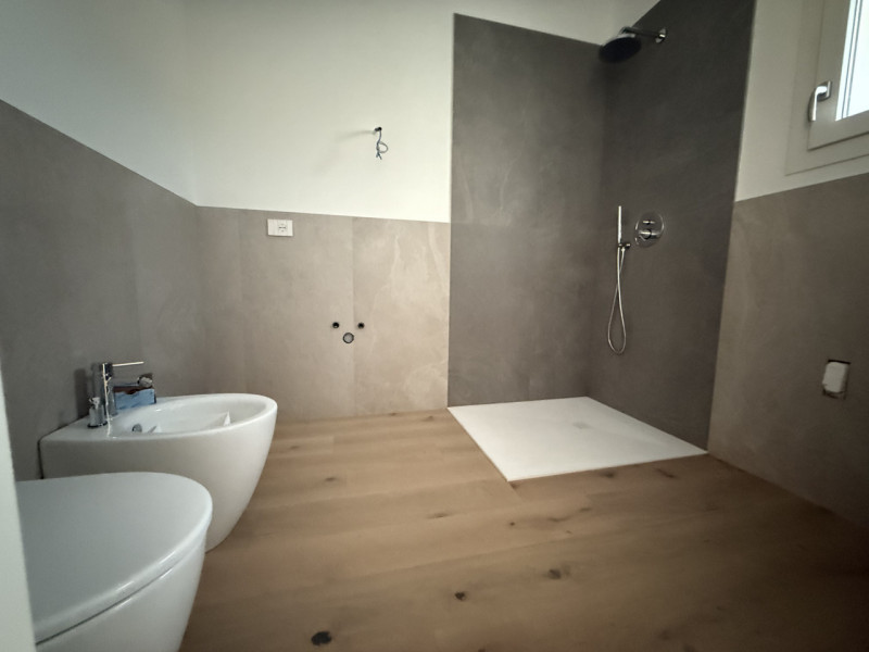 Vieni a scoprire questo magnifico appartamento di nuova costruzione, situato nel cuore di Jesolo....