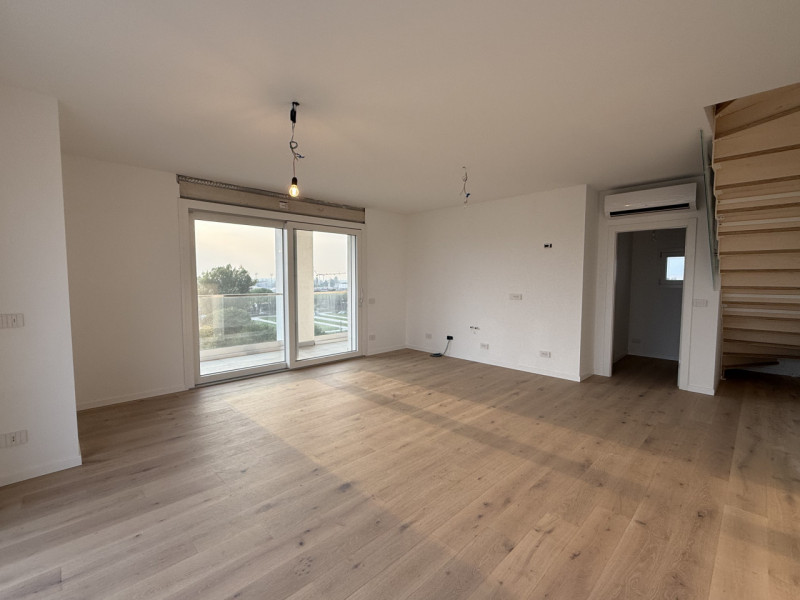 Vieni a scoprire questo magnifico appartamento di nuova costruzione, situato nel cuore di Jesolo....