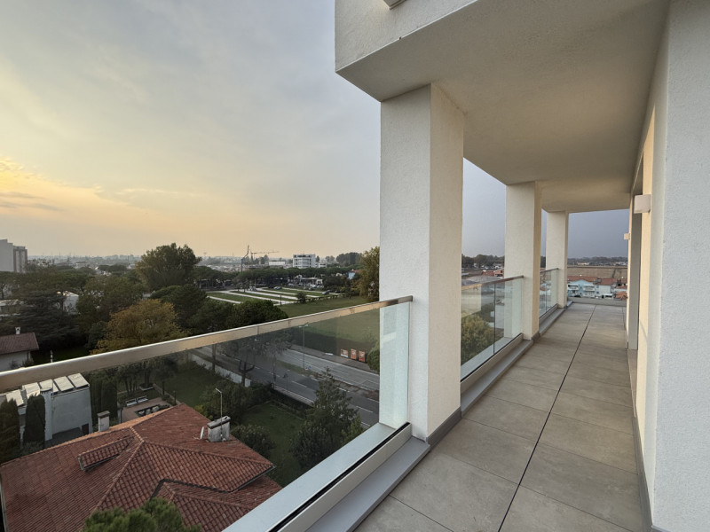 Vieni a scoprire questo magnifico appartamento di nuova costruzione, situato nel cuore di Jesolo....