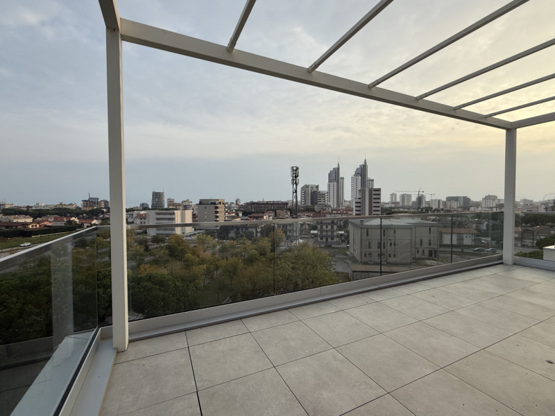 Vieni a scoprire questo magnifico appartamento di nuova costruzione, situato nel cuore di Jesolo....