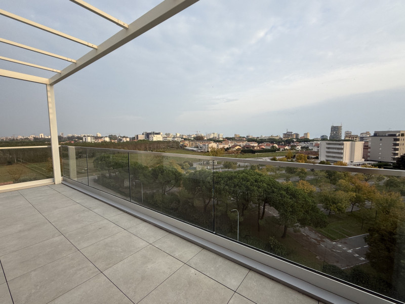 Vieni a scoprire questo magnifico appartamento di nuova costruzione, situato nel cuore di Jesolo....