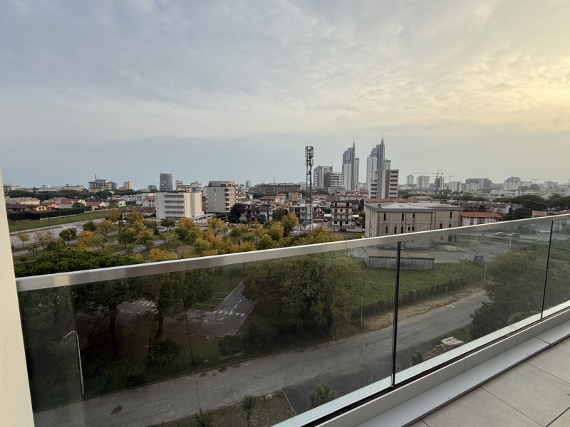 Vieni a scoprire questo magnifico appartamento di nuova costruzione, situato nel cuore di Jesolo....