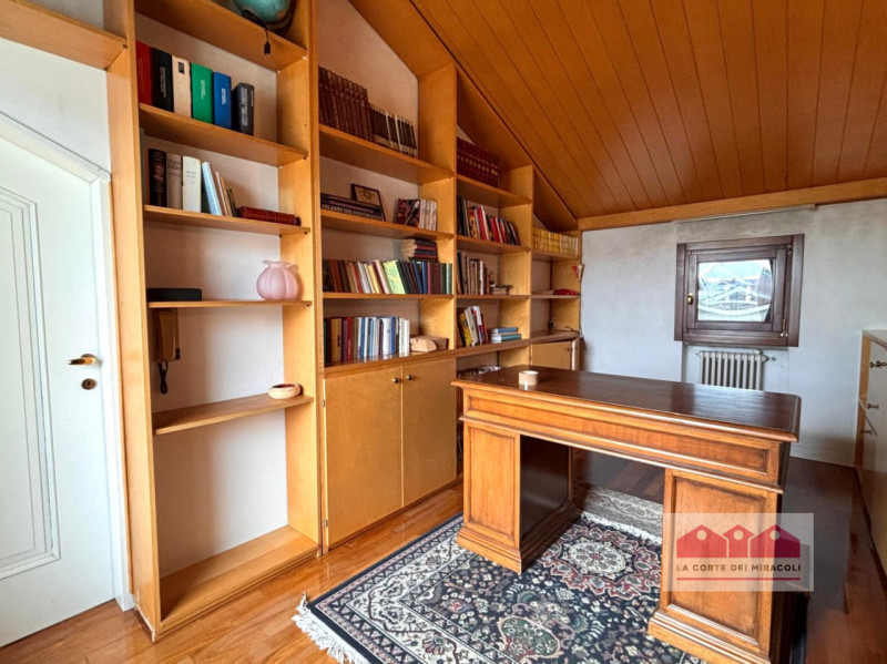 CREAZZO: AFFASCINANTE CASA SINGOLA IMMERSA NEL VERDE RIF. 2014X EURO 2.500

La casa si sviluppa s...