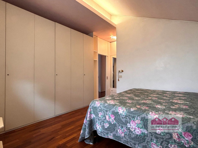 CREAZZO: AFFASCINANTE CASA SINGOLA IMMERSA NEL VERDE RIF. 2014X EURO 2.500

La casa si sviluppa s...