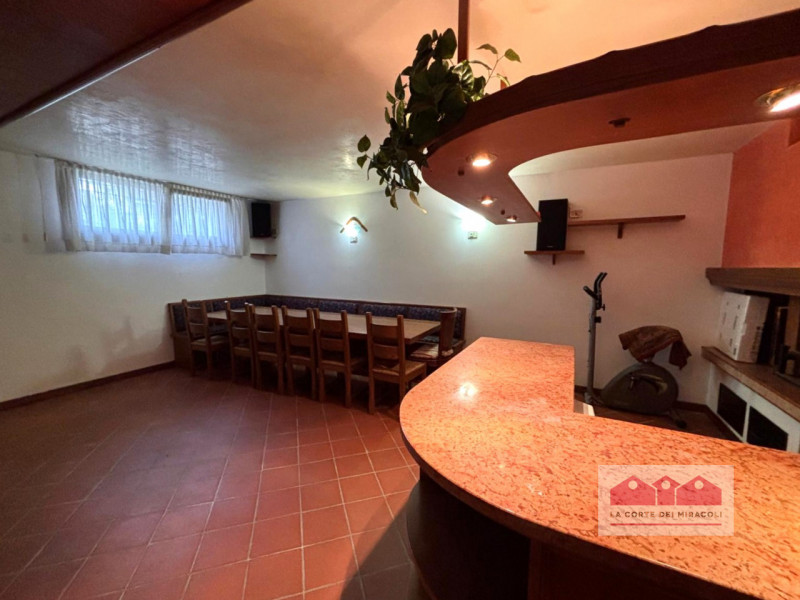 CREAZZO: AFFASCINANTE CASA SINGOLA IMMERSA NEL VERDE RIF. 2014X EURO 2.500

La casa si sviluppa s...