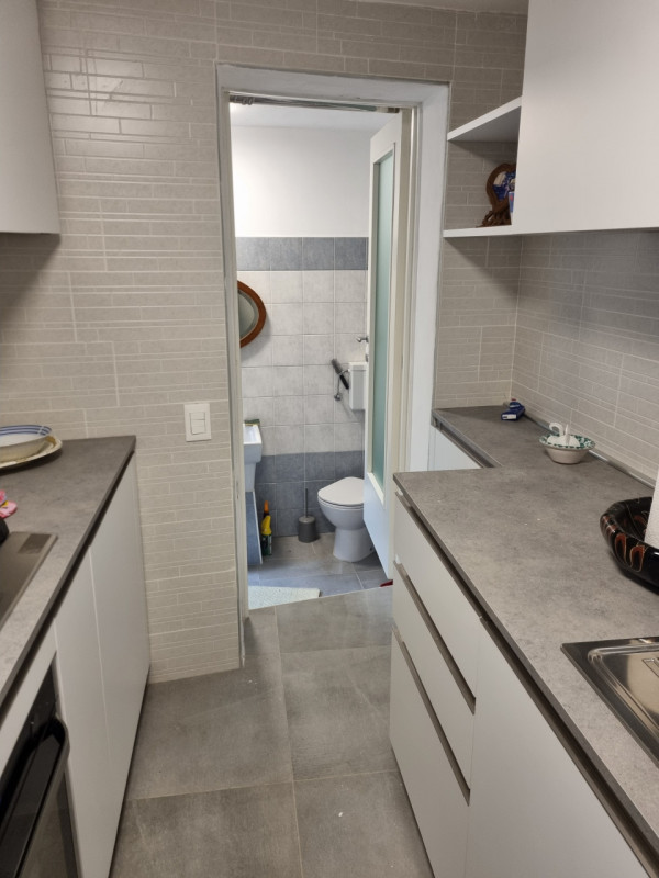 Si propone in VENDITA porzione di casa a schiera situata in zona residenziale di Este, con ingres...