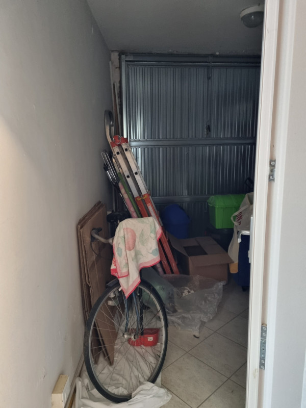 Si propone in VENDITA porzione di casa a schiera situata in zona residenziale di Este, con ingres...