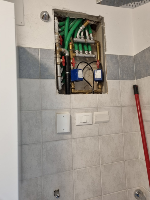 Si propone in VENDITA porzione di casa a schiera situata in zona residenziale di Este, con ingres...