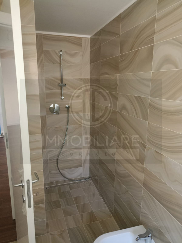 IN ZONA CENTRALE DI PIOVENE ROCCHETTE PROPONIAMO UNO SPLENDIDO APPARTAMENTO IN CONTESTO CONDOMINI...