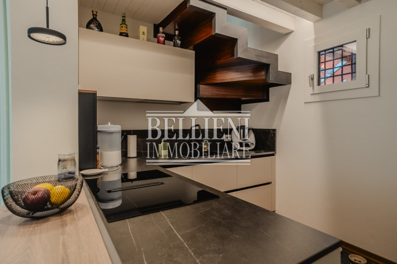 PIAZZA ARACELI - A due passi da Ponte degli Angeli, in un contesto di pregio, proponiamo in affit...