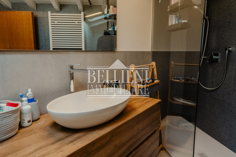 PIAZZA ARACELI - A due passi da Ponte degli Angeli, in un contesto di pregio, proponiamo in affit...