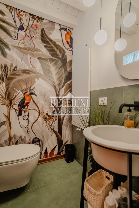 PIAZZA ARACELI - A due passi da Ponte degli Angeli, in un contesto di pregio, proponiamo in affit...