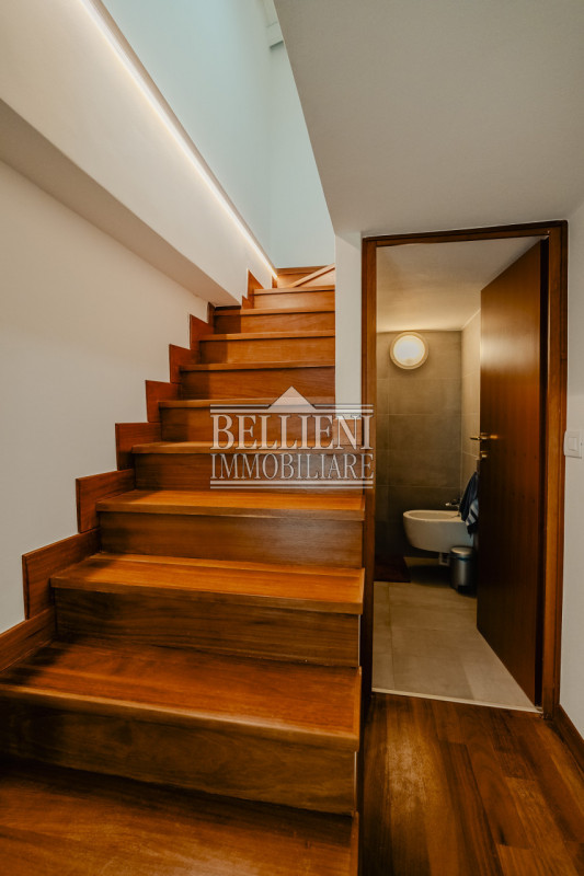 PIAZZA ARACELI - A due passi da Ponte degli Angeli, in un contesto di pregio, proponiamo in affit...