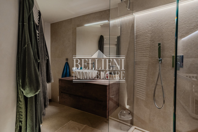 PIAZZA ARACELI - A due passi da Ponte degli Angeli, in un contesto di pregio, proponiamo in affit...