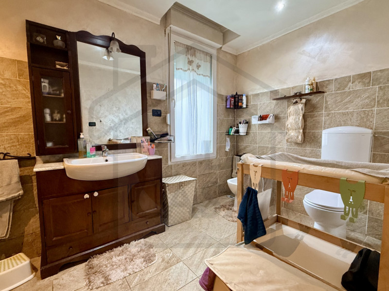 MONTEGROTTO TERME - Nel cuore di Montegrotto Terme, lungo il viale principale e in una posizione ...