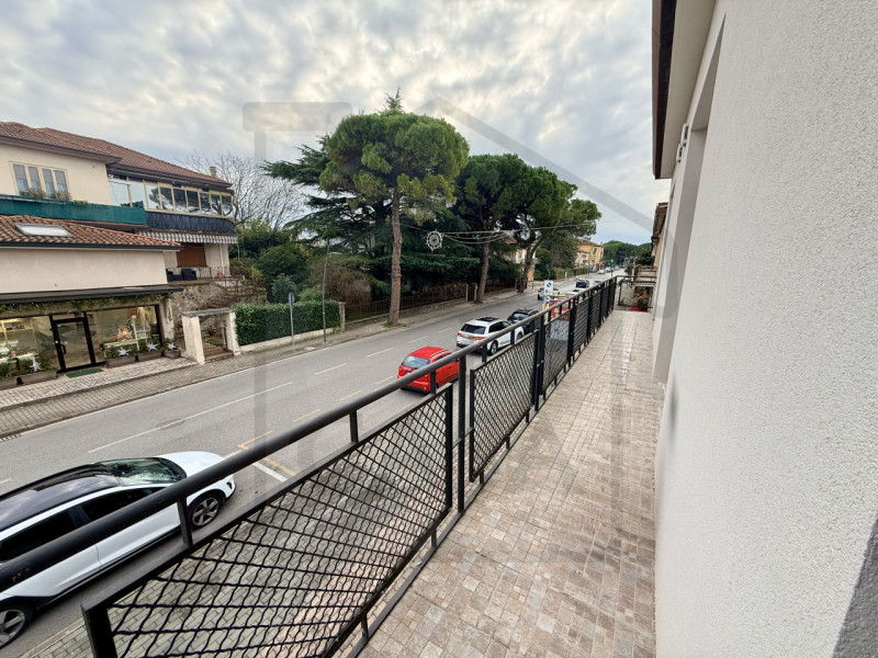 MONTEGROTTO TERME - Nel cuore di Montegrotto Terme, lungo il viale principale e in una posizione ...