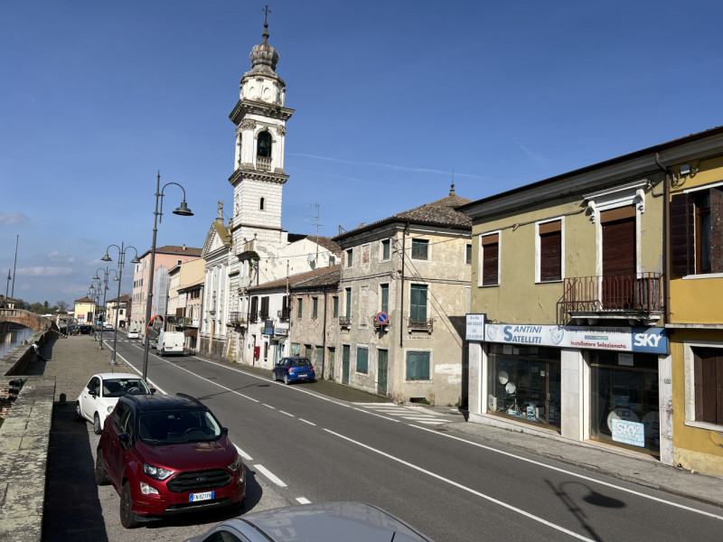 Siamo in pieno centro a Battaglia Terme, in una zona con massima visibilità!!
Ti invito a riflett...