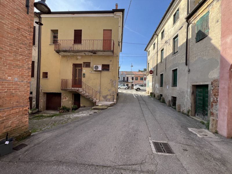 Siamo in pieno centro a Battaglia Terme, in una zona con massima visibilità!!
Ti invito a riflett...