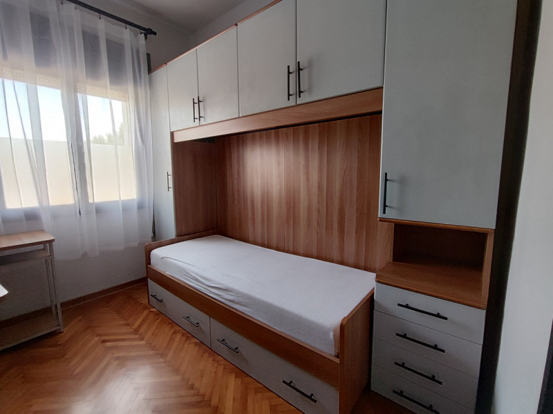 Brusegana - Oferujemy wynajęcie pokóju o powierzchni 9m2 idealny dla studentki. W domu można korz...