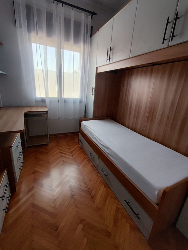 Brusegana - Oferujemy wynajęcie pokóju o powierzchni 9m2 idealny dla studentki. W domu można korz...