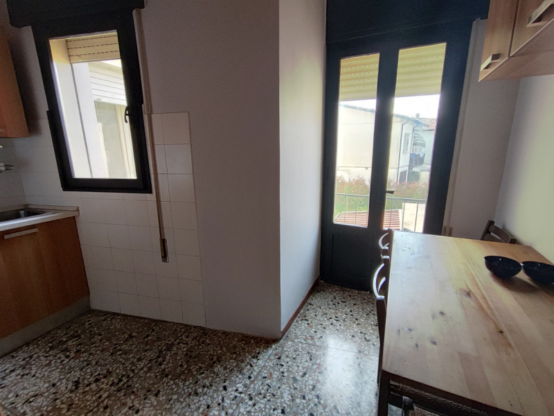 Brusegana - Oferujemy wynajęcie pokóju o powierzchni 9m2 idealny dla studentki. W domu można korz...