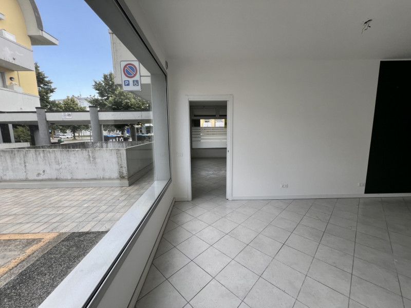 PADOVA, zona via Bembo 

Palazzina del 2002, ottimo contesto e ben curato, proponiamo in affitto ...