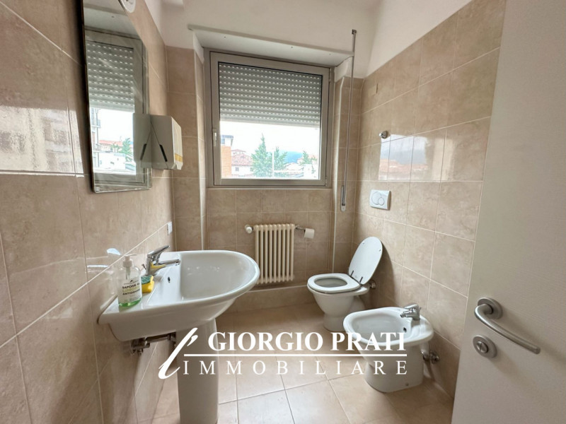 Proponiamo in affitto un elegante ufficio di 110 mq, situato in Via Verci a Bassano del Grappa (V...