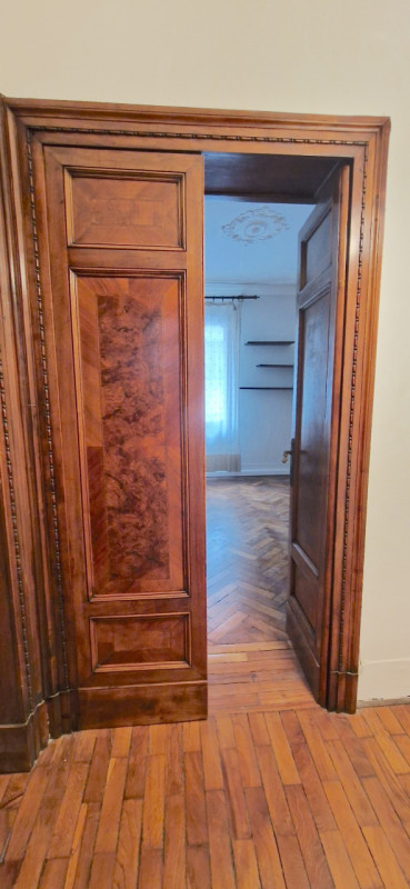 Attiguo al Pedrocchi, in uno stabile elegante, con ascensore, dell'inizio del '900 sono disponibi...