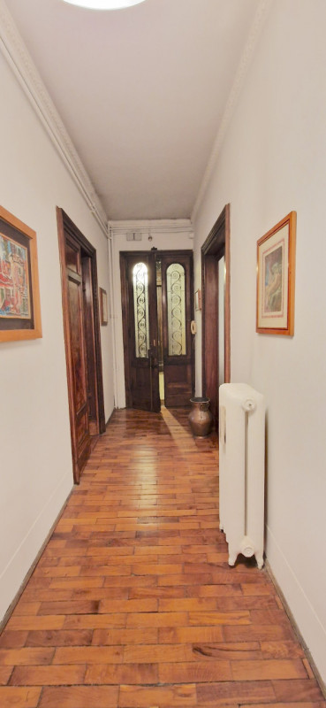 Attiguo al Pedrocchi, in uno stabile elegante, con ascensore, dell'inizio del '900 sono disponibi...