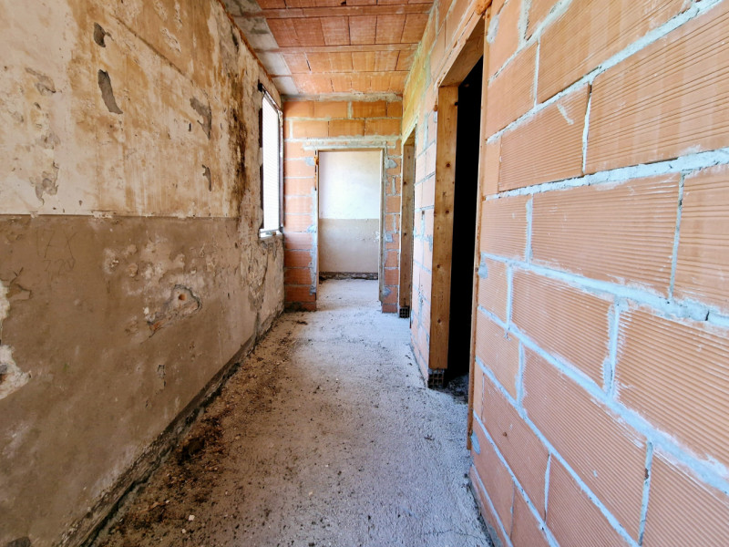 Proponiamo in vendita a Ospedaletto Euganeo, località Santa Croce, abitazione singola al grezzo, ...