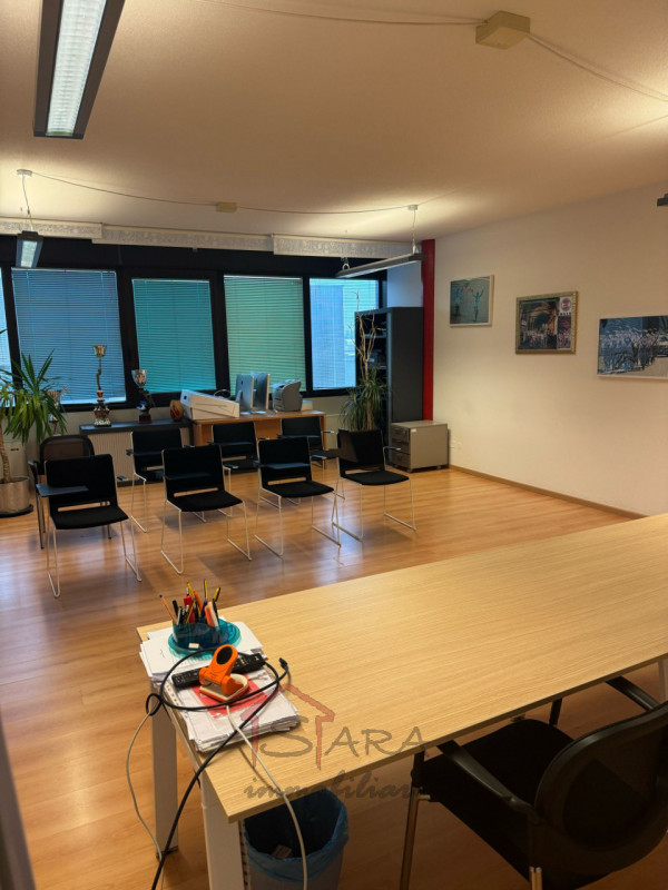 PADOVA EST: Affittasi luminoso ufficio di 140 mq situato nella zona esclusiva di Padova Uno, nel ...