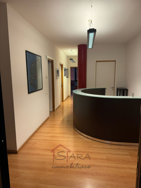 PADOVA EST: Affittasi luminoso ufficio di 140 mq situato nella zona esclusiva di Padova Uno, nel ...