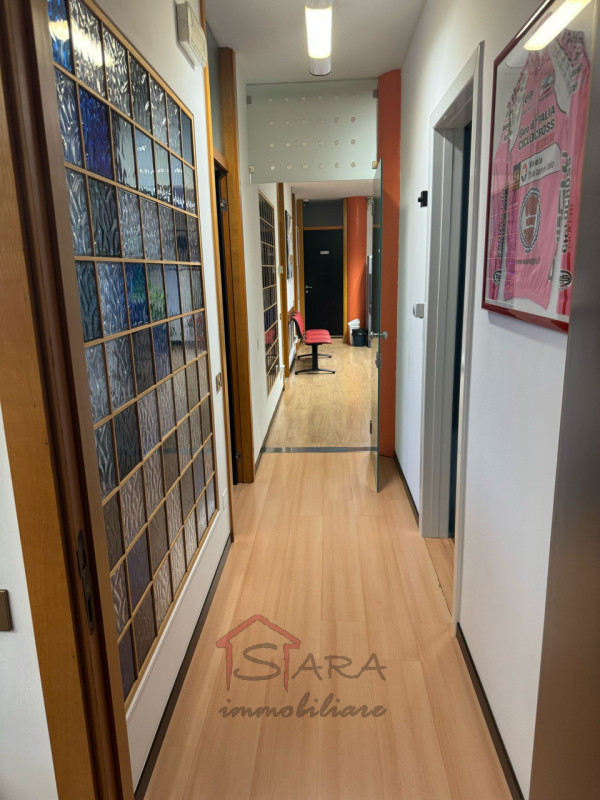 PADOVA EST: Affittasi luminoso ufficio di 140 mq situato nella zona esclusiva di Padova Uno, nel ...