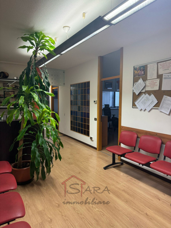 PADOVA EST: Affittasi luminoso ufficio di 140 mq situato nella zona esclusiva di Padova Uno, nel ...