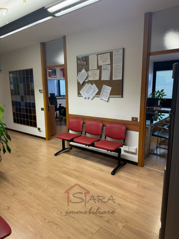 PADOVA EST: Affittasi luminoso ufficio di 140 mq situato nella zona esclusiva di Padova Uno, nel ...