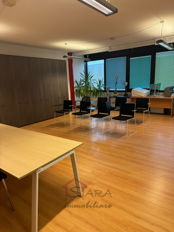 PADOVA EST: Affittasi luminoso ufficio di 140 mq situato nella zona esclusiva di Padova Uno, nel ...