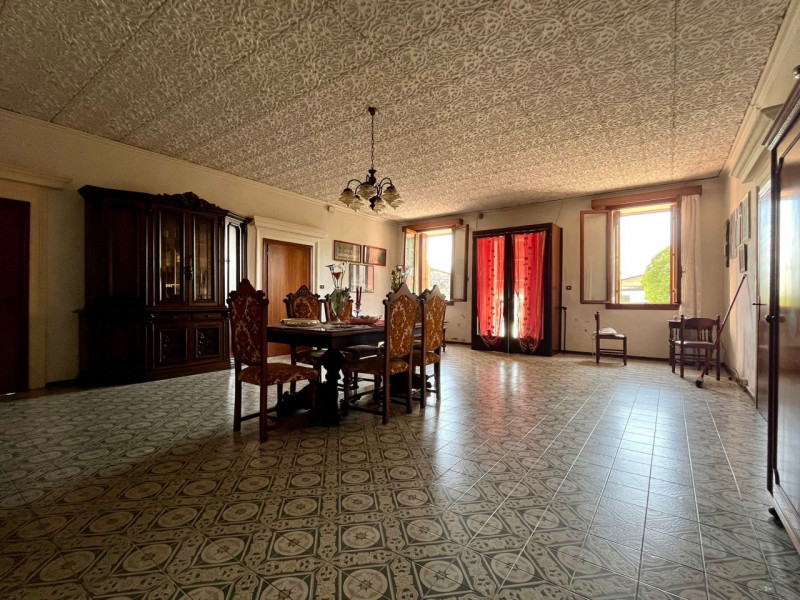 Questa casa di campagna a Campiglia dei Berici rappresenta veramente un'opportunità unica, sempre...