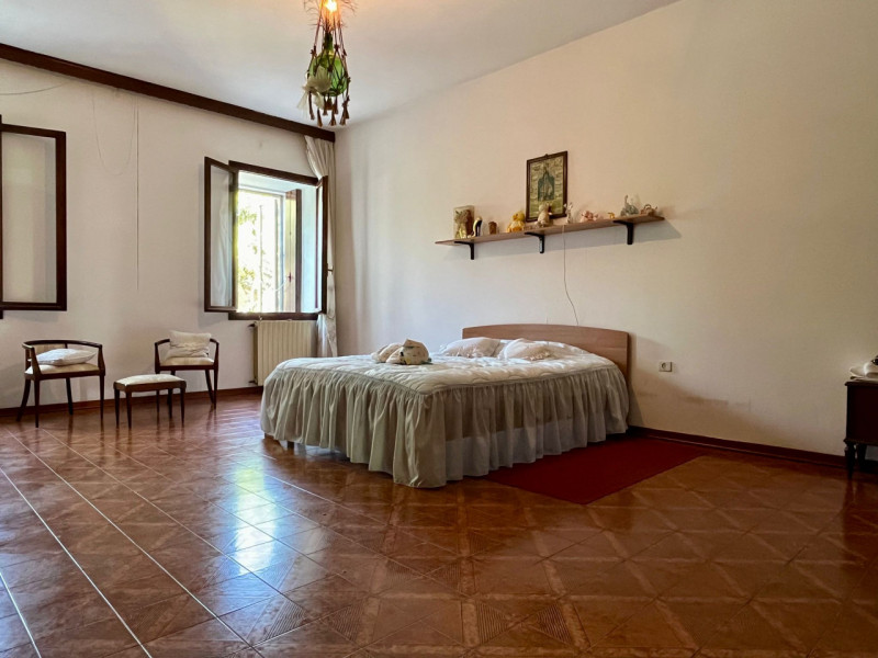 Questa casa di campagna a Campiglia dei Berici rappresenta veramente un'opportunità unica, sempre...