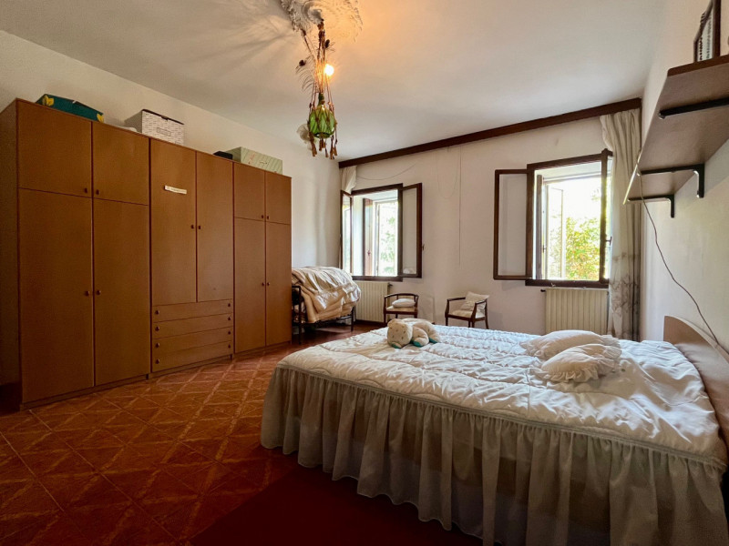 Questa casa di campagna a Campiglia dei Berici rappresenta veramente un'opportunità unica, sempre...